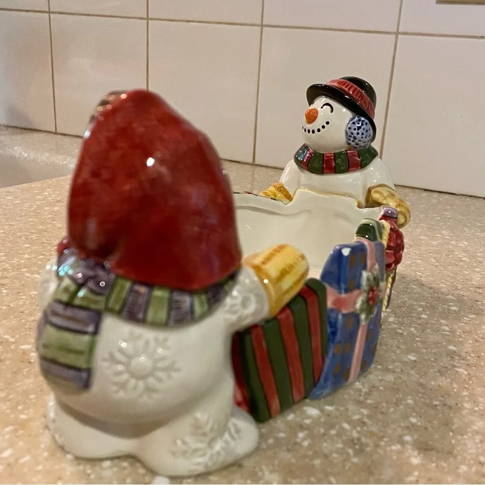 Fabulous Fitz and Floyd Classics Handcrafted container. Snowmen/gifts. 5x11x5”.